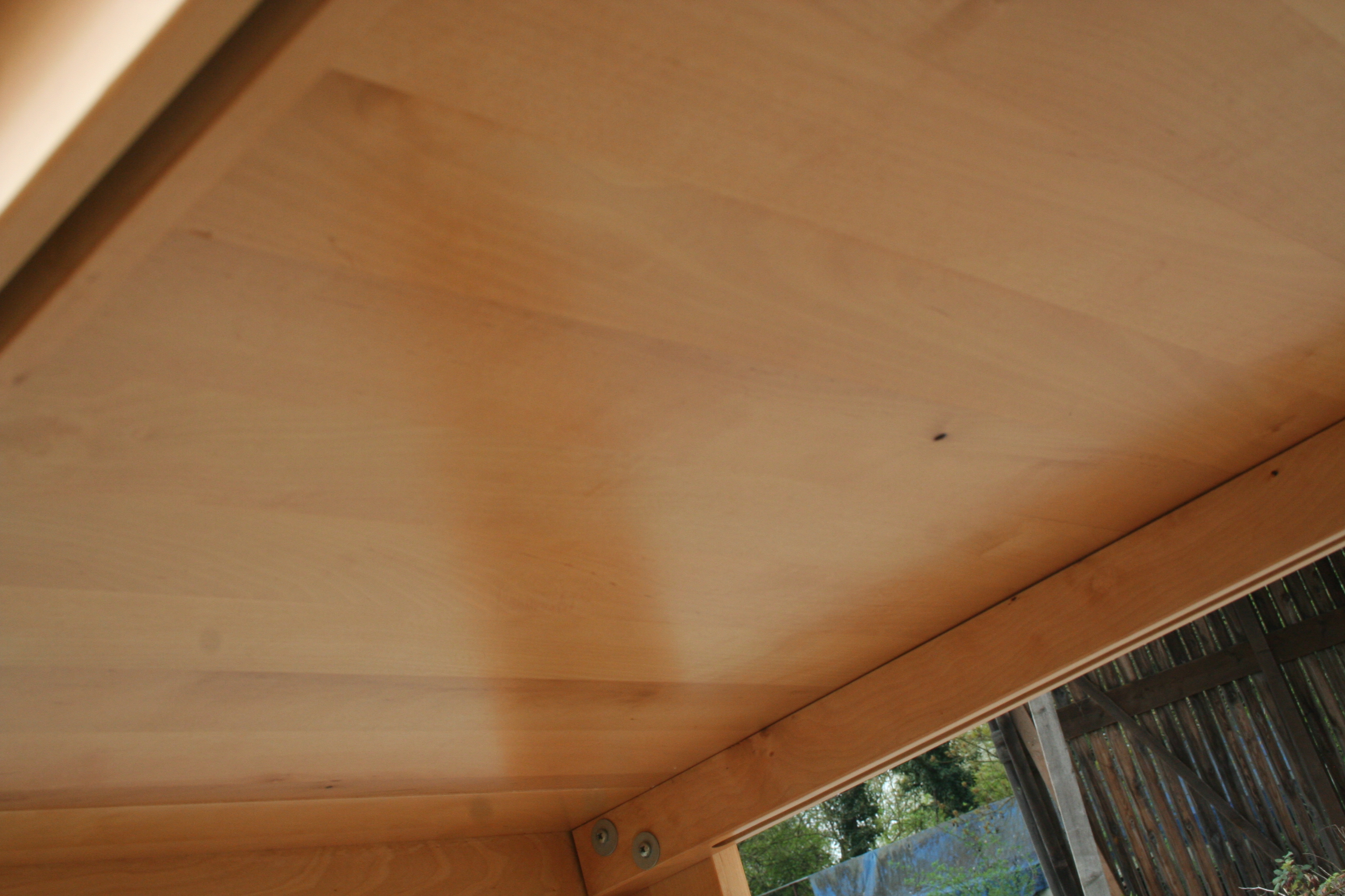 Tischlerei T&M-Möbeldesign heller Esstisch von unten.